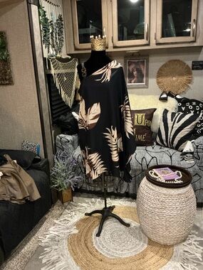 Black Tropical Leaf One Shoulder Caftan Tunic L